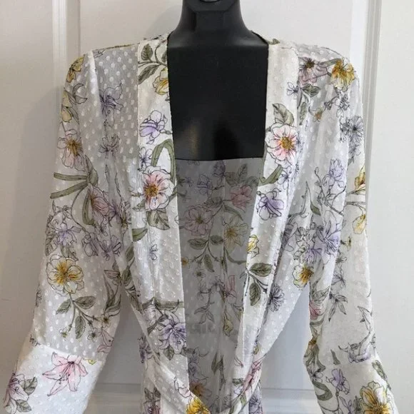Floral  Robe - Picture 2 of 7